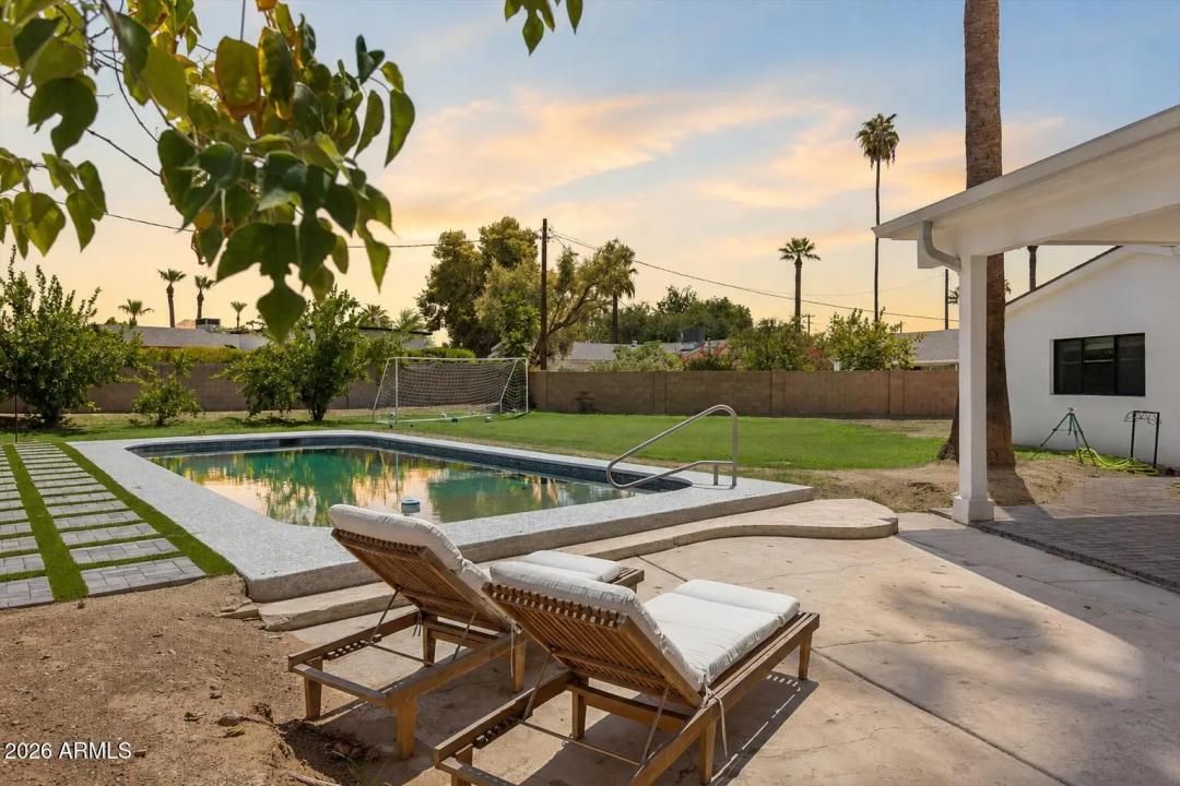 Real Estate Picture 3