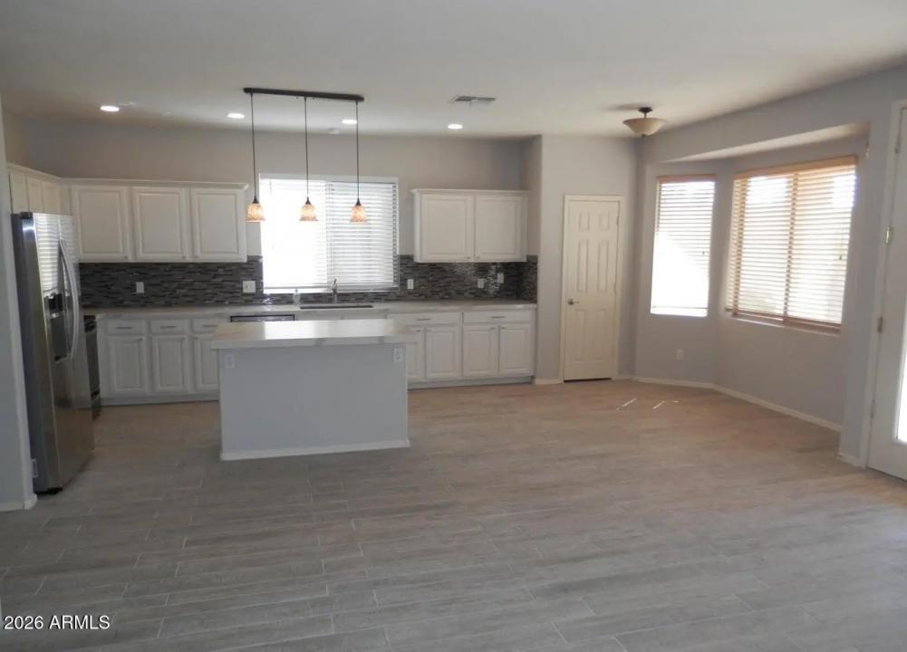Real Estate Picture 3