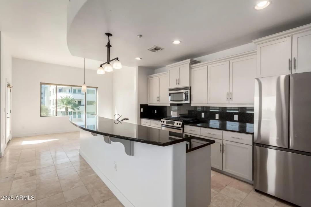 Real Estate Picture 4