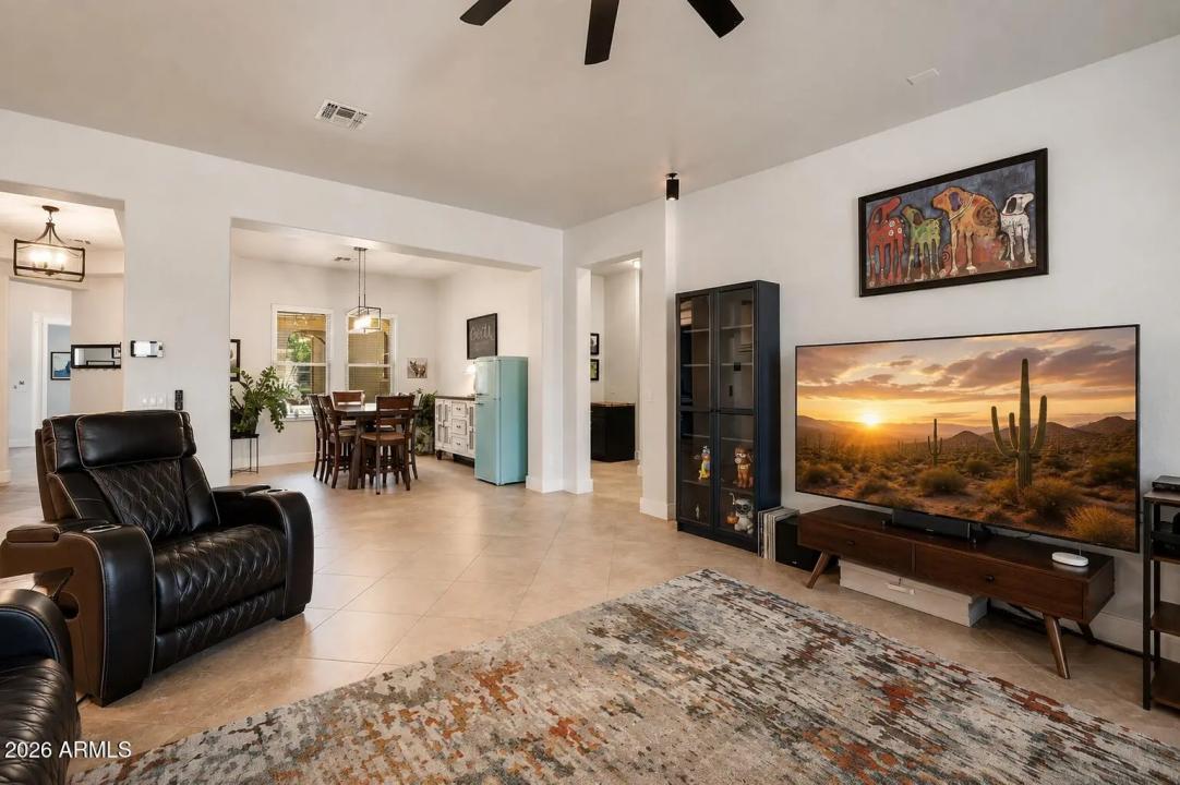 Real Estate Picture 4