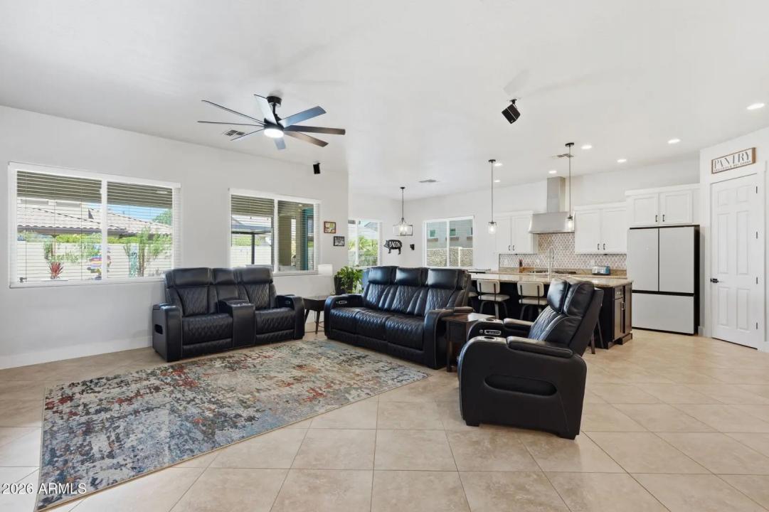 Real Estate Picture 8