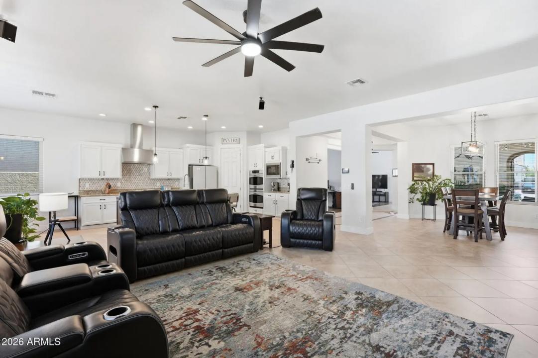 Real Estate Picture 7