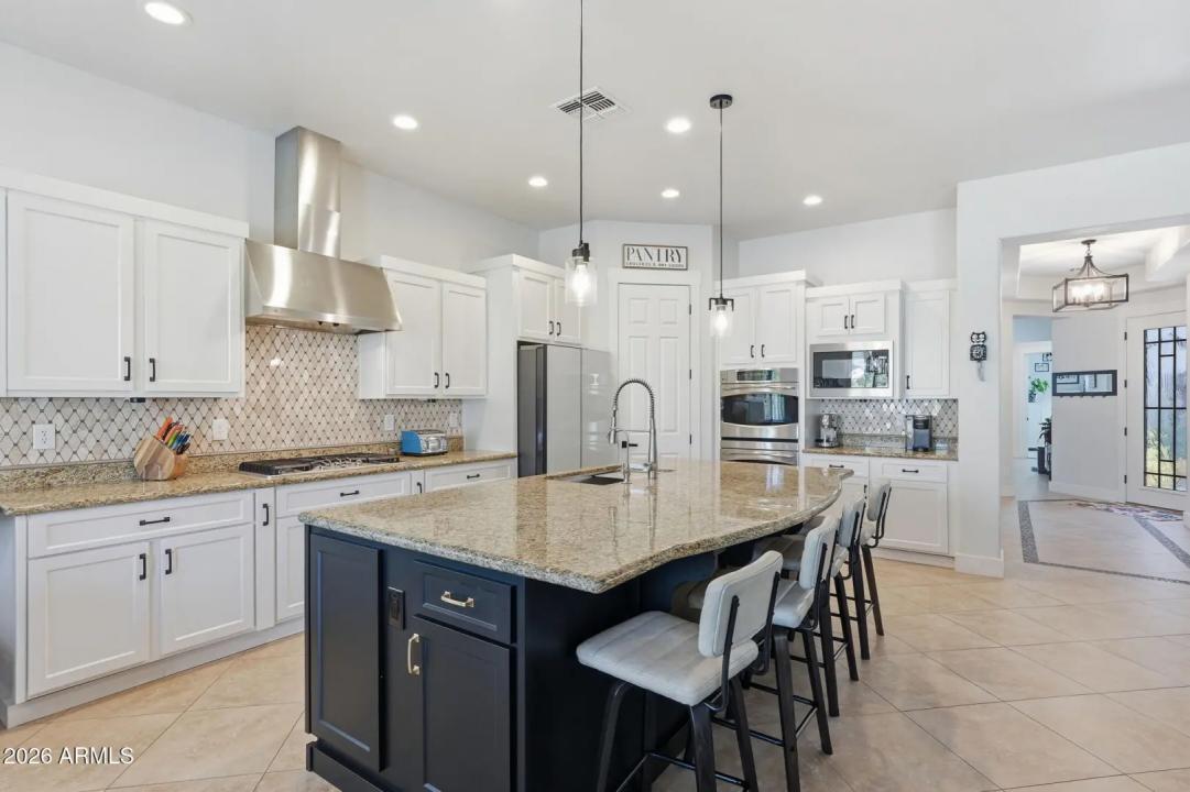 Real Estate Picture 11