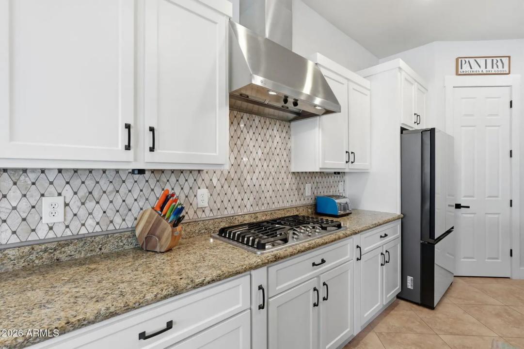 Real Estate Picture 12