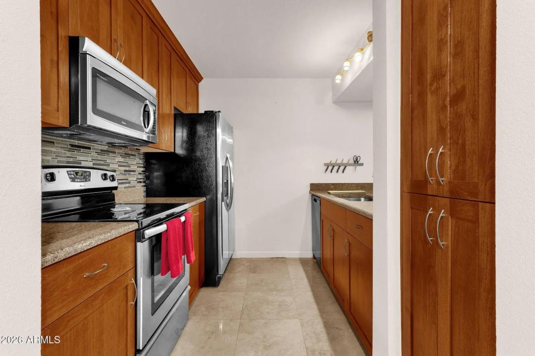Real Estate Picture 4