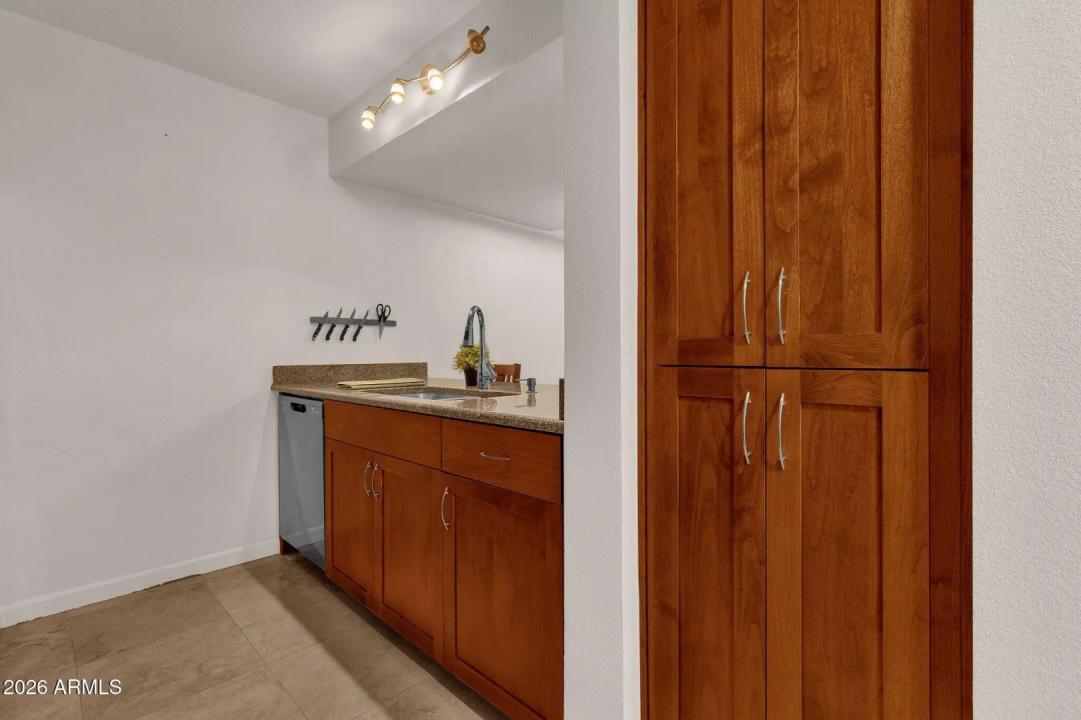 Real Estate Picture 5