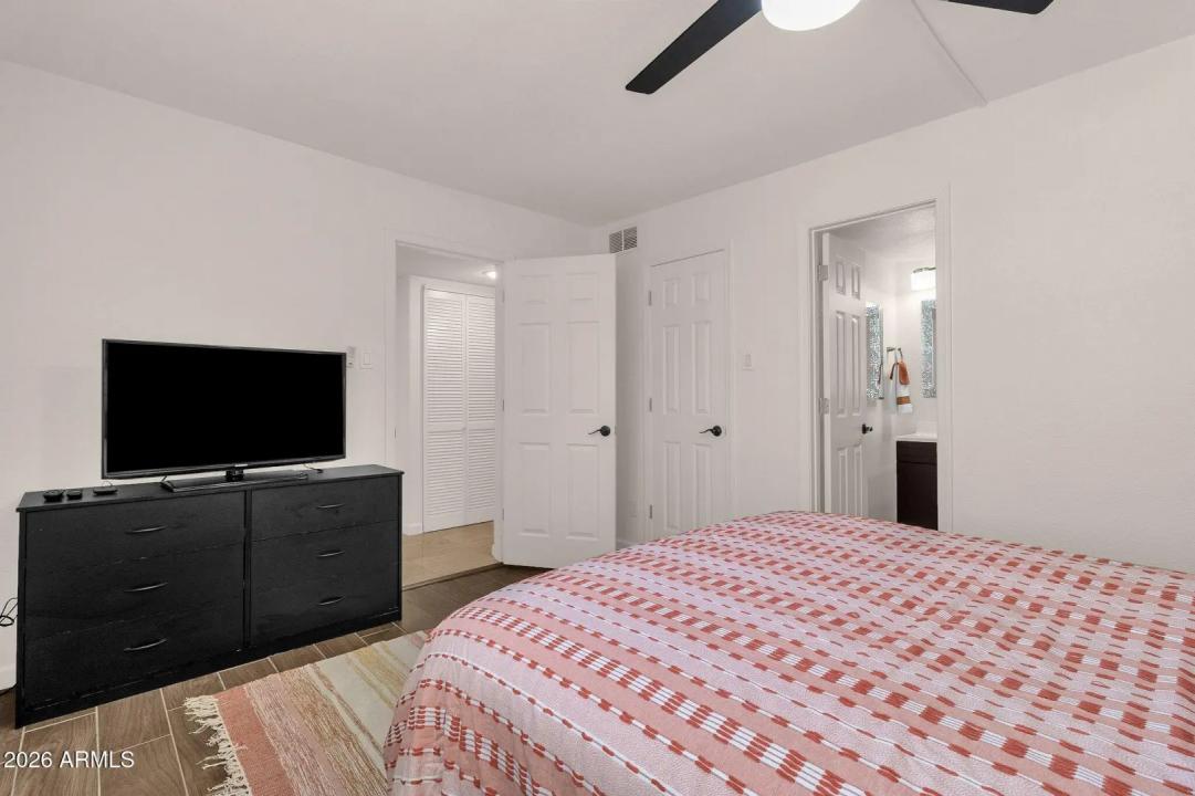 Real Estate Picture 8