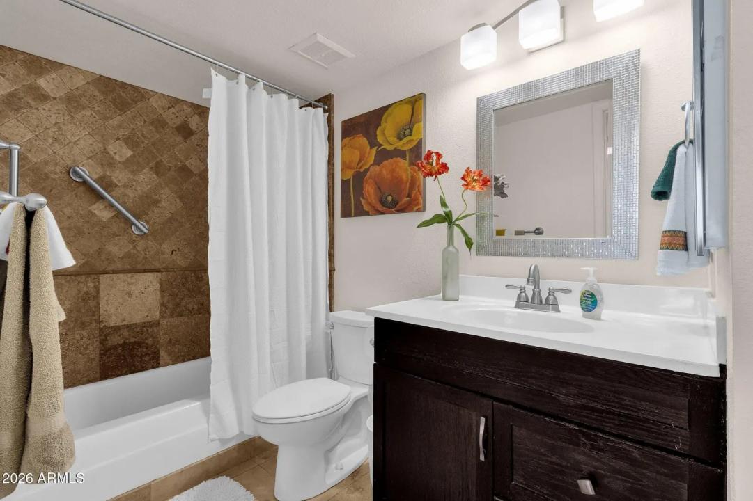 Real Estate Picture 12