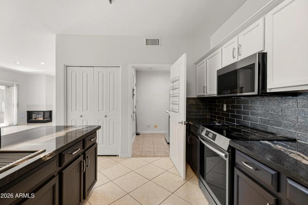 Real Estate Picture 8