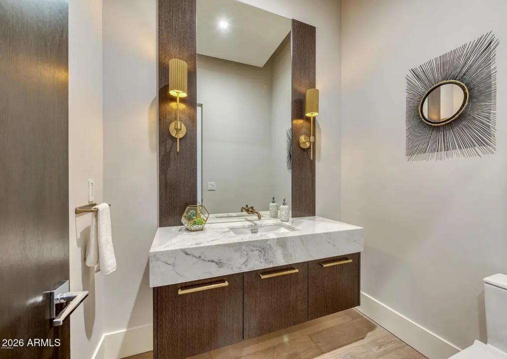 Real Estate Picture 30