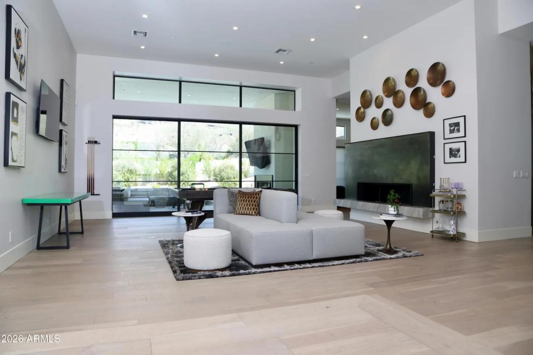 Real Estate Picture 5