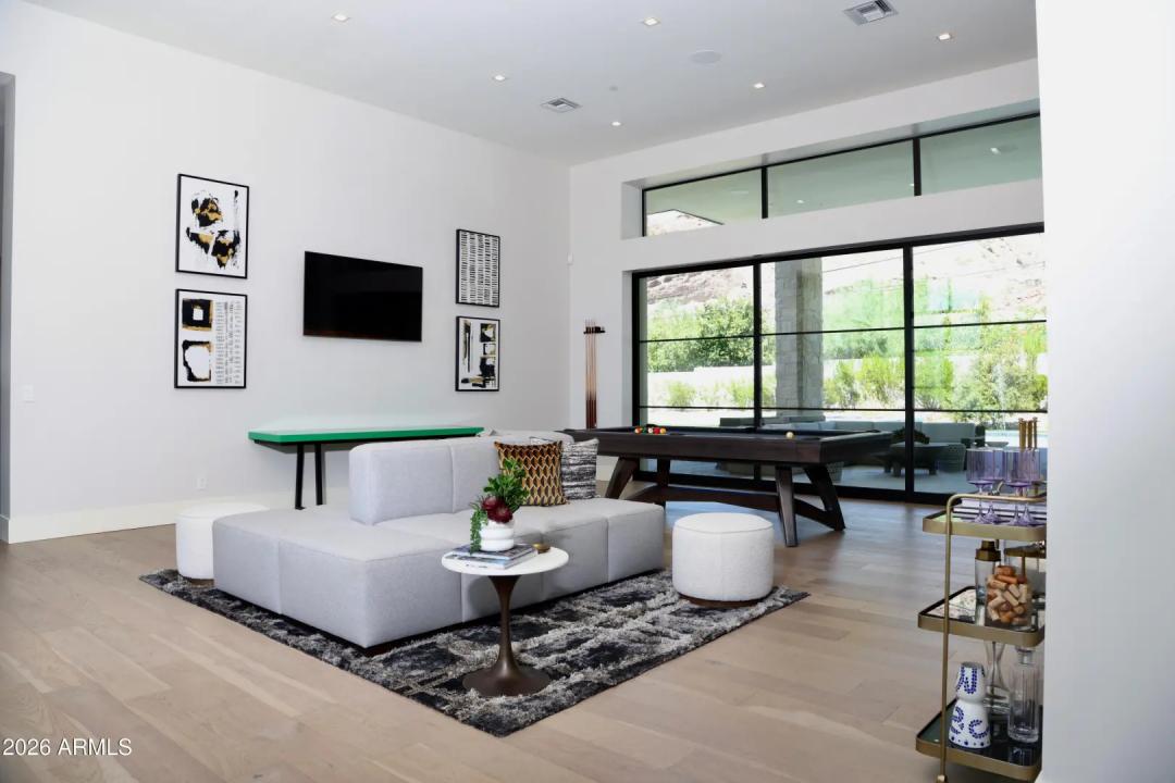 Real Estate Picture 8