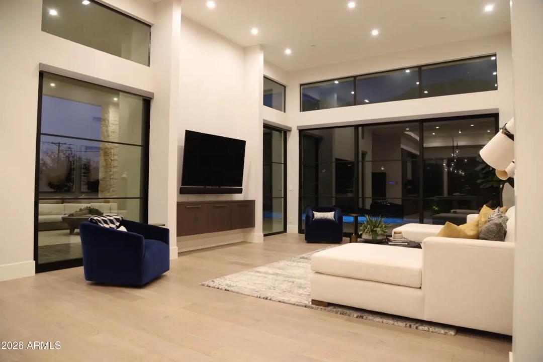 Real Estate Picture 18