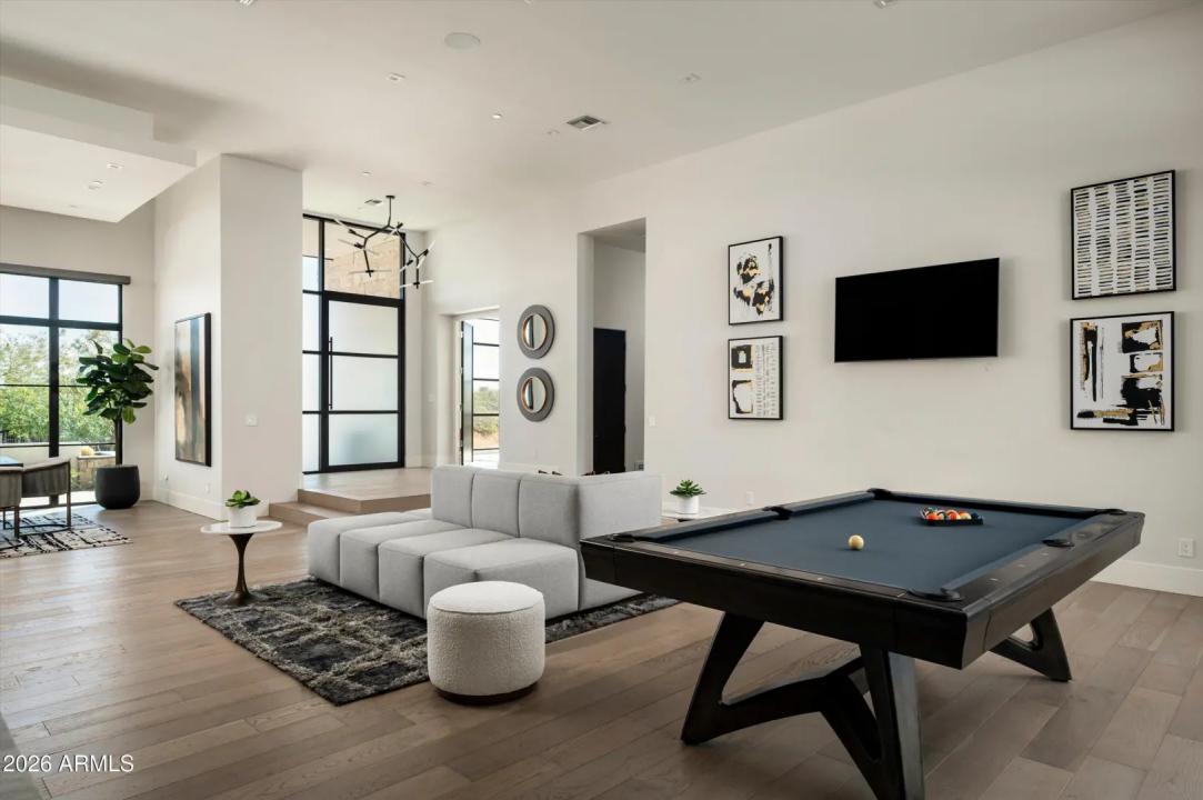 Real Estate Picture 8