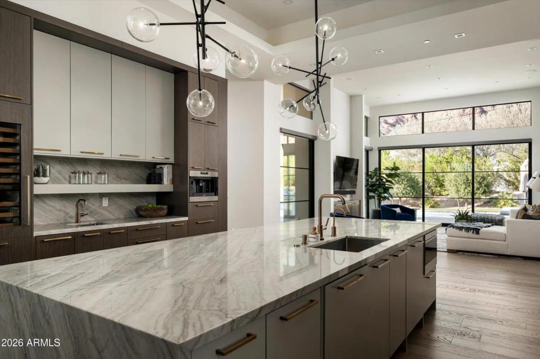 Real Estate Picture 18