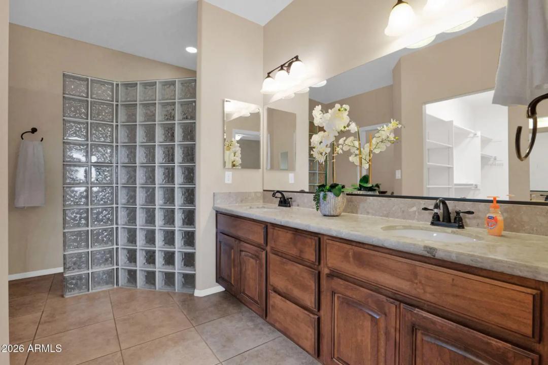 Real Estate Picture 17