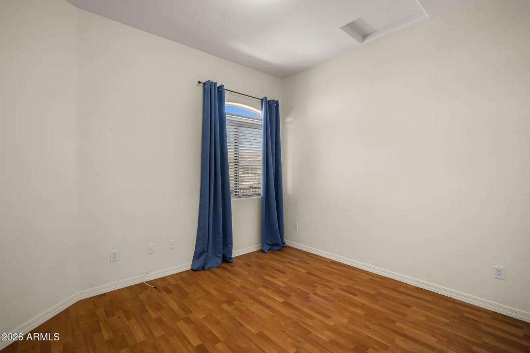 Real Estate Picture 11
