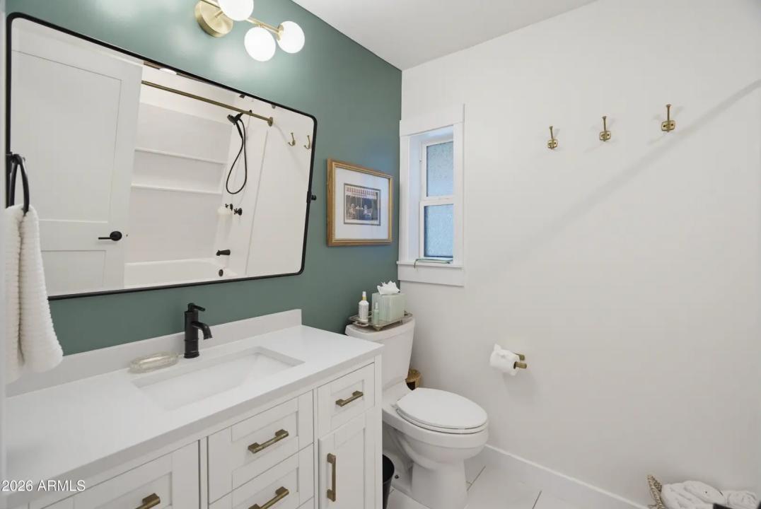 Real Estate Picture 20