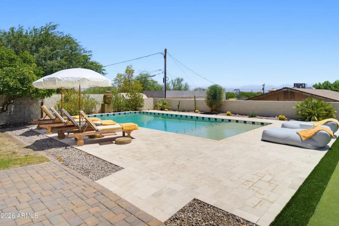 Real Estate Picture 17