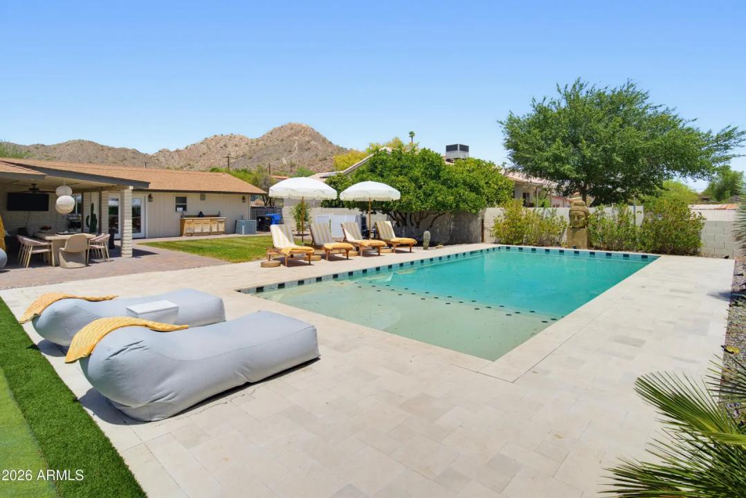 Real Estate Picture 11