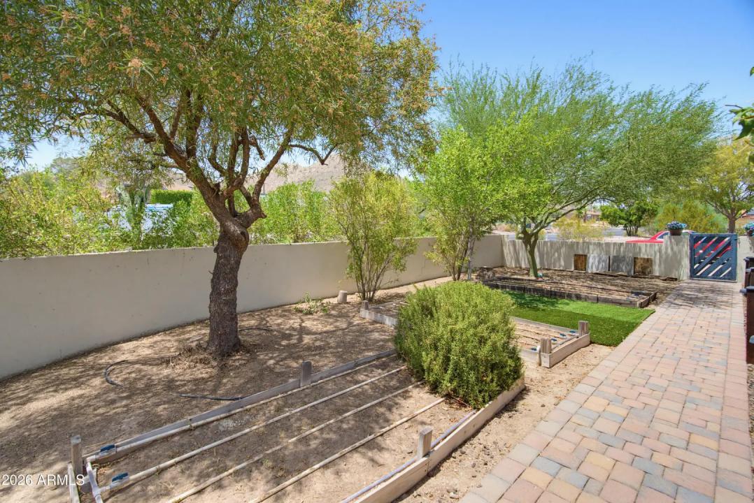 Real Estate Picture 37