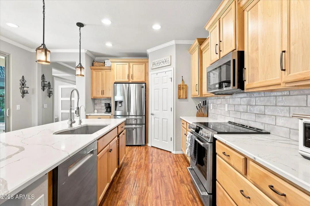Real Estate Picture 23