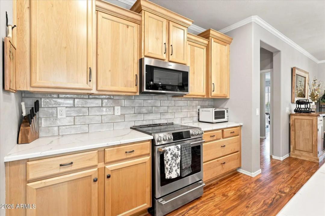 Real Estate Picture 24