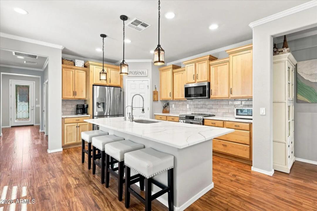 Real Estate Picture 3
