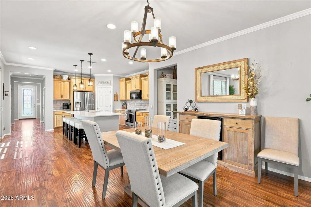 Real Estate Picture 4