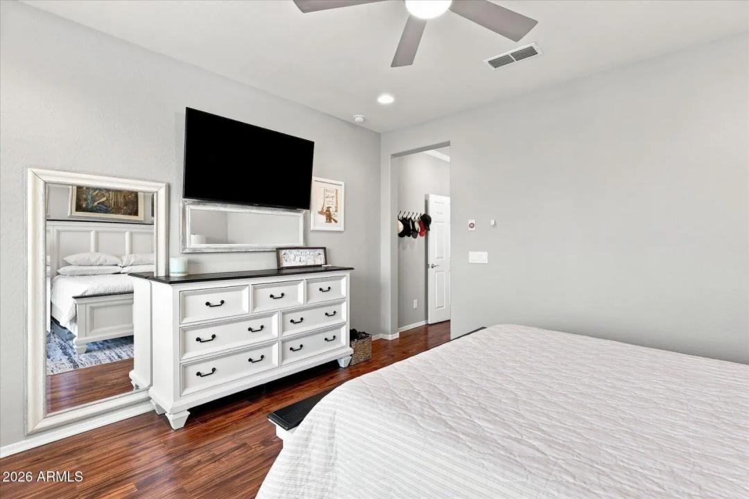 Real Estate Picture 40
