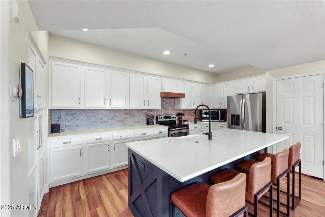 3935 E ROUGH RIDER Road 1016 Phoenix AZ 85050
