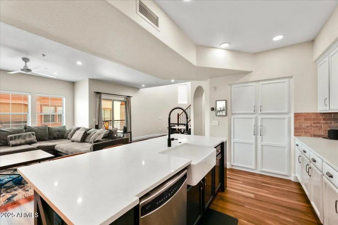 Real Estate Picture 2