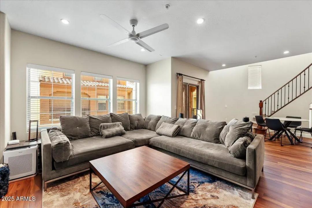 Real Estate Picture 4