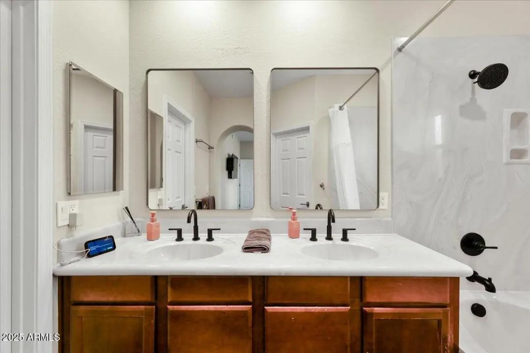 Real Estate Picture 8