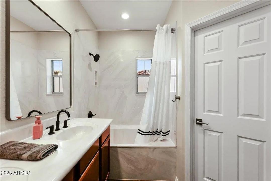 Real Estate Picture 9