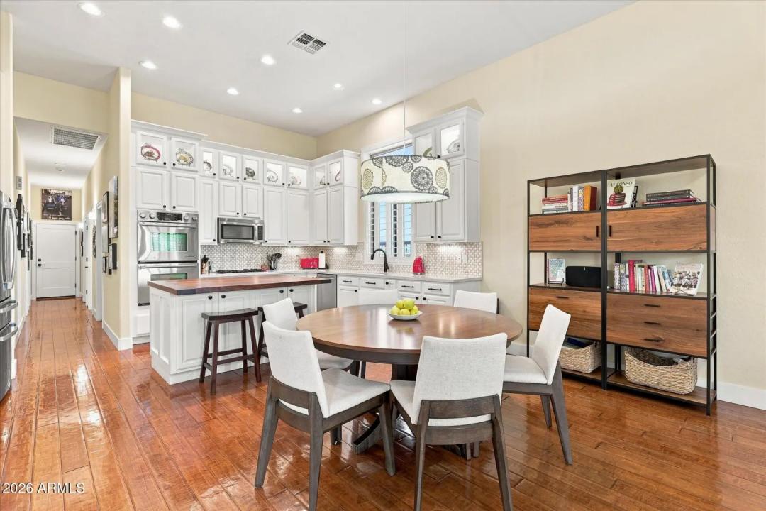 Real Estate Picture 10