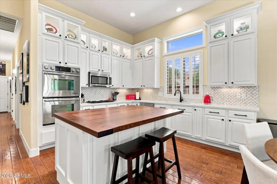 Real Estate Picture 9