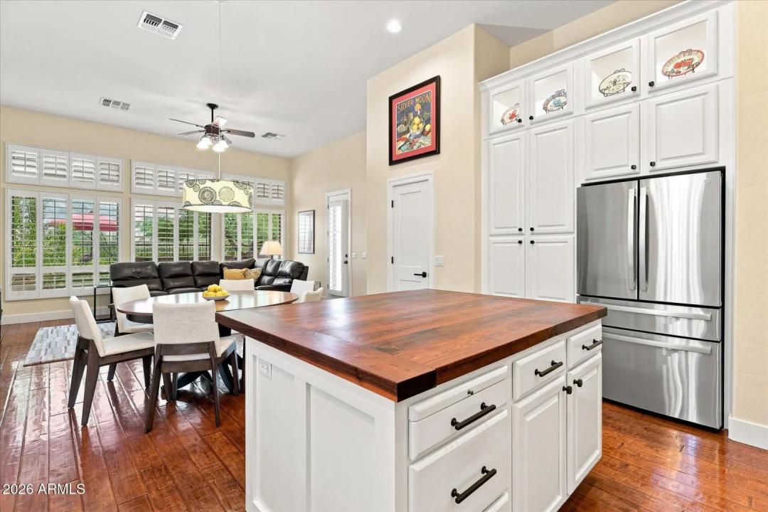 Real Estate Picture 12