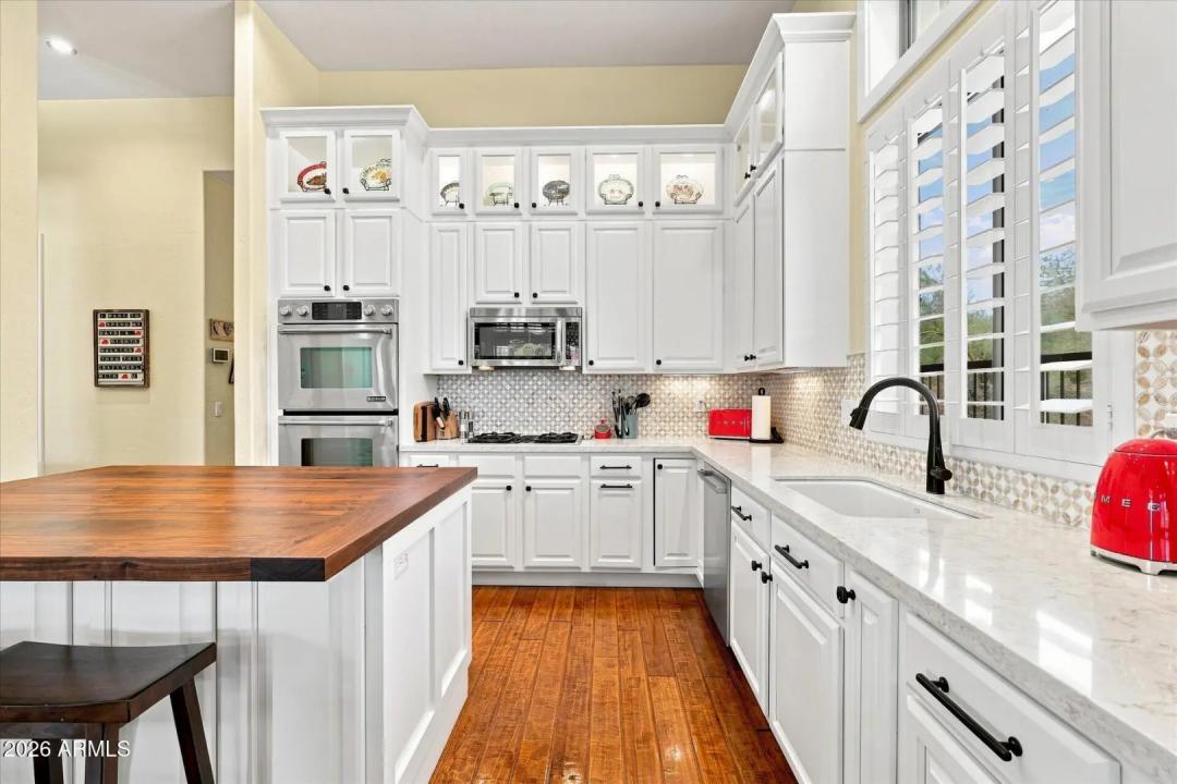 Real Estate Picture 14
