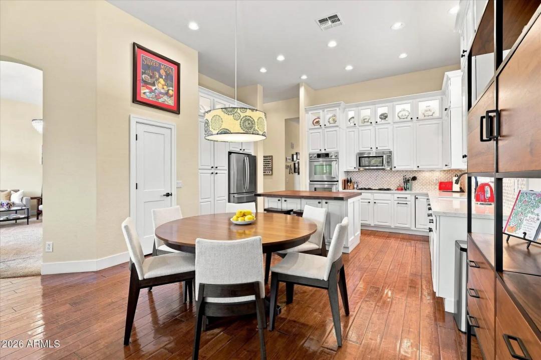 Real Estate Picture 16