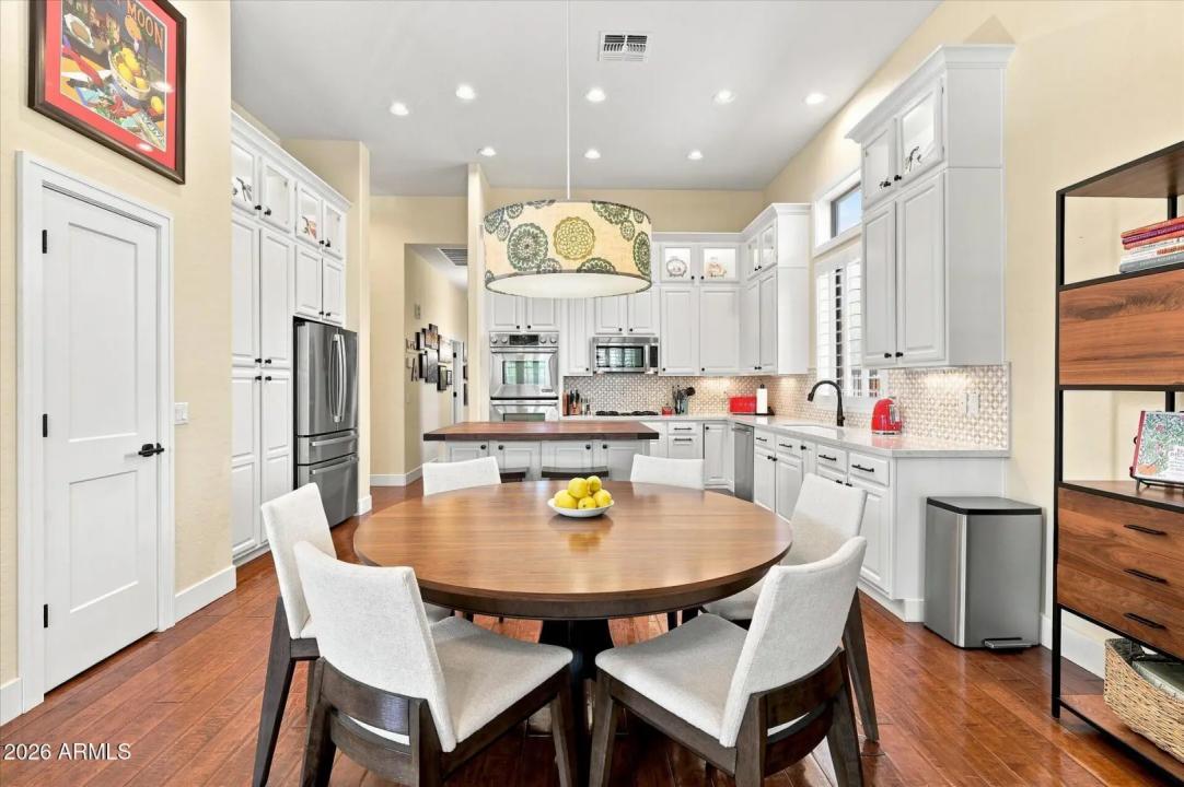 Real Estate Picture 17