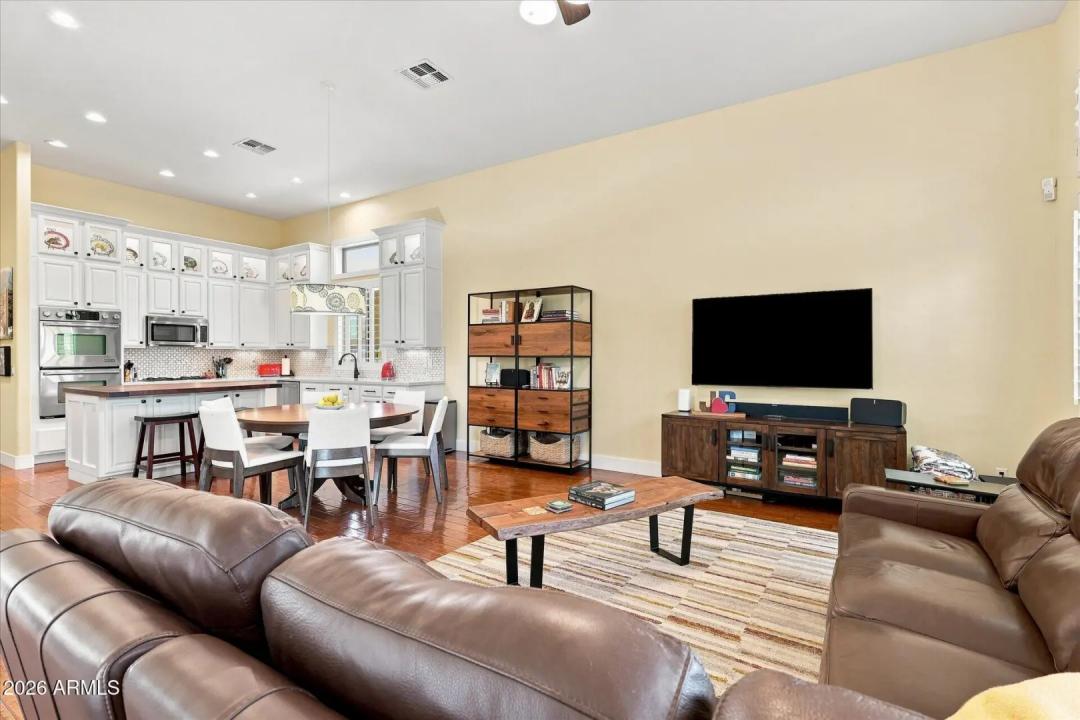 Real Estate Picture 18
