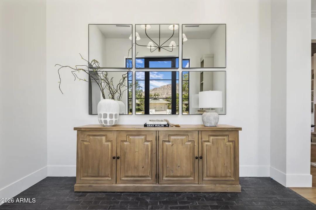 Real Estate Picture 4