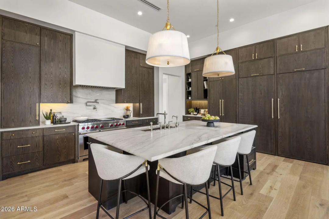 Real Estate Picture 8