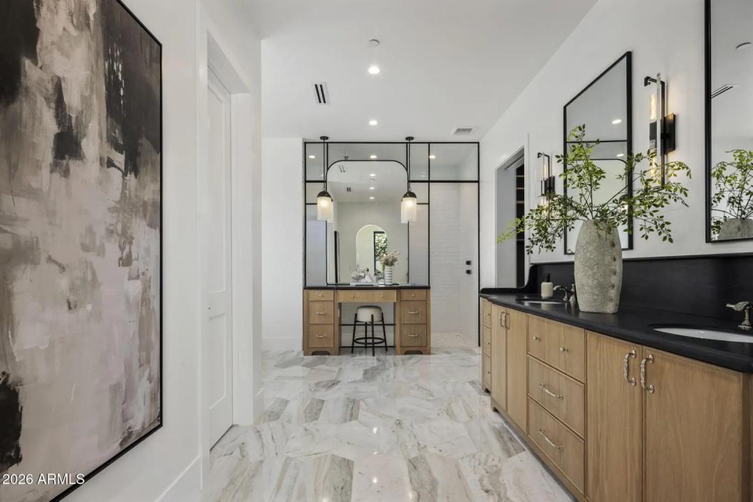 Real Estate Picture 23