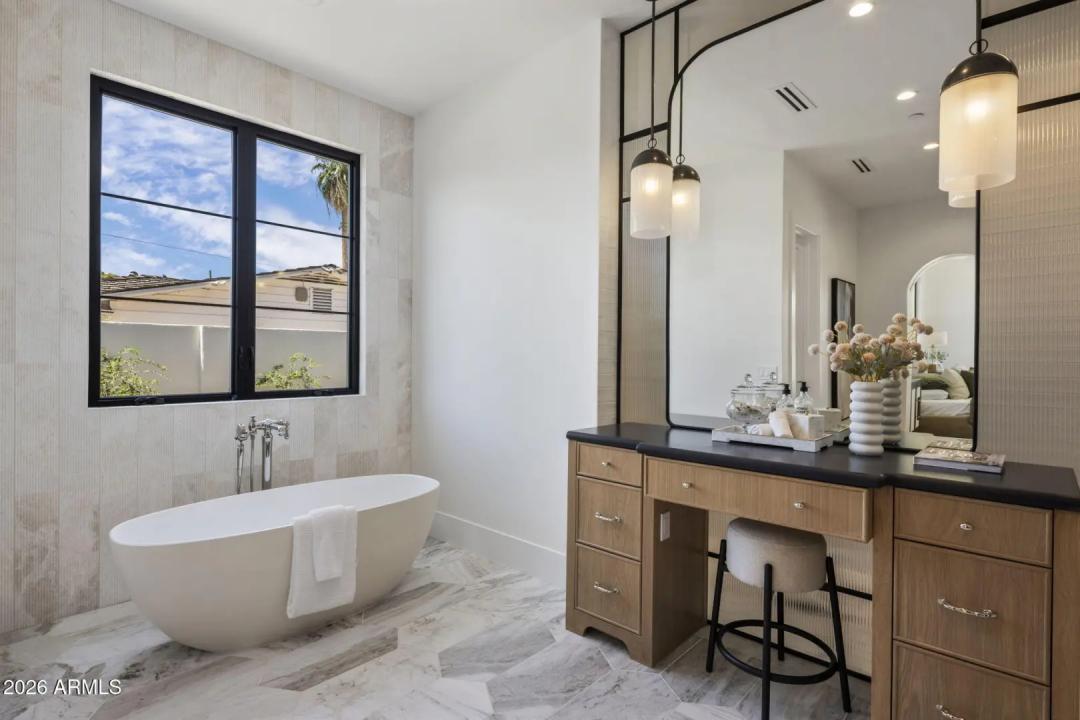 Real Estate Picture 24