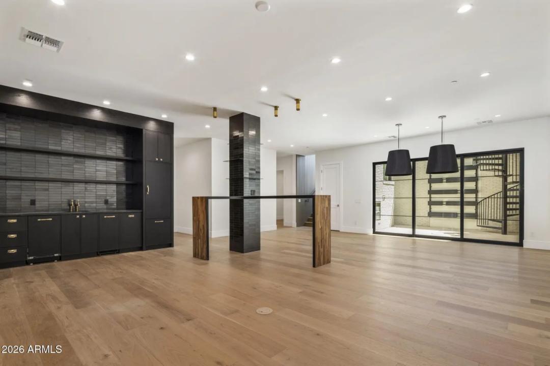 Real Estate Picture 38