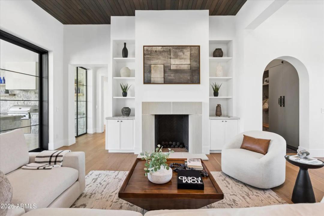 Real Estate Picture 17