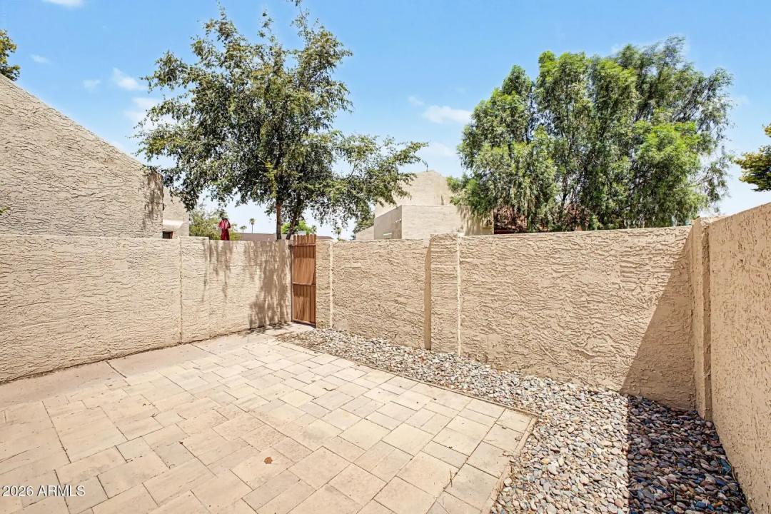 Real Estate Picture 3