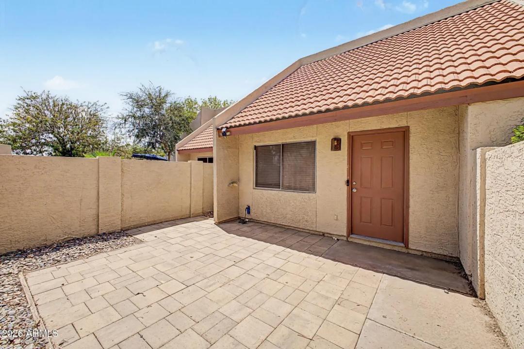 Real Estate Picture 4